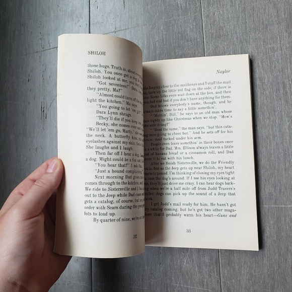 SHILOH Yearling Newbery Chapter Book - Picture 3 of 4